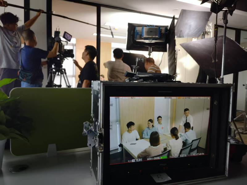 平陆县TVC拍摄公司：科技产品视觉化大师，诠释未来感与功能美学